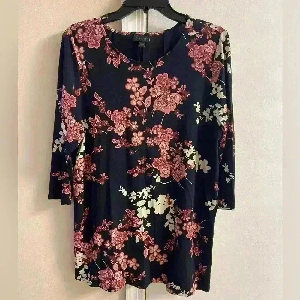 J Jill wearever collection tunic top black floral crewneck Large Petite